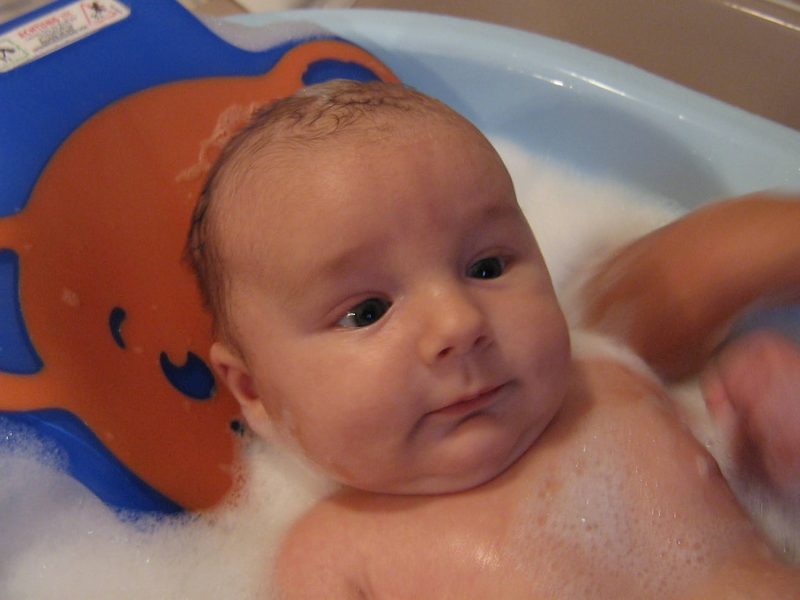 Merlin als Baby in der Badewanne
